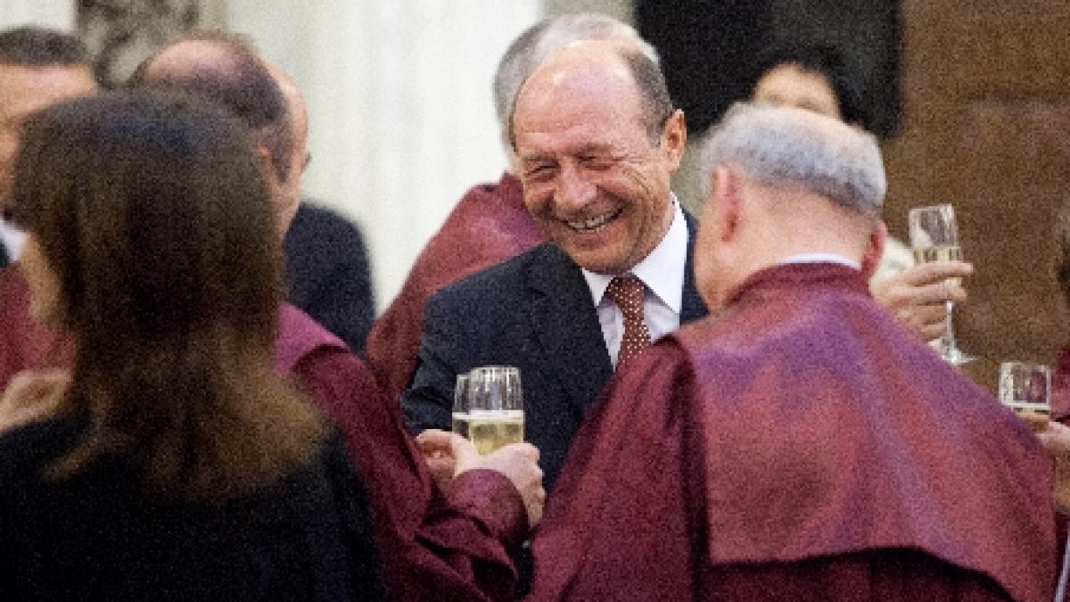basescu a sesizat curtea constitutionala care este motivul presedintelui romaniei