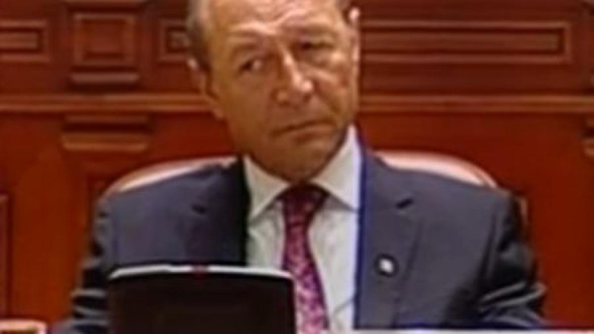 basescu ma acuzati ca nu s a urmat procedura legala in revizuirea constitutiei gresiti