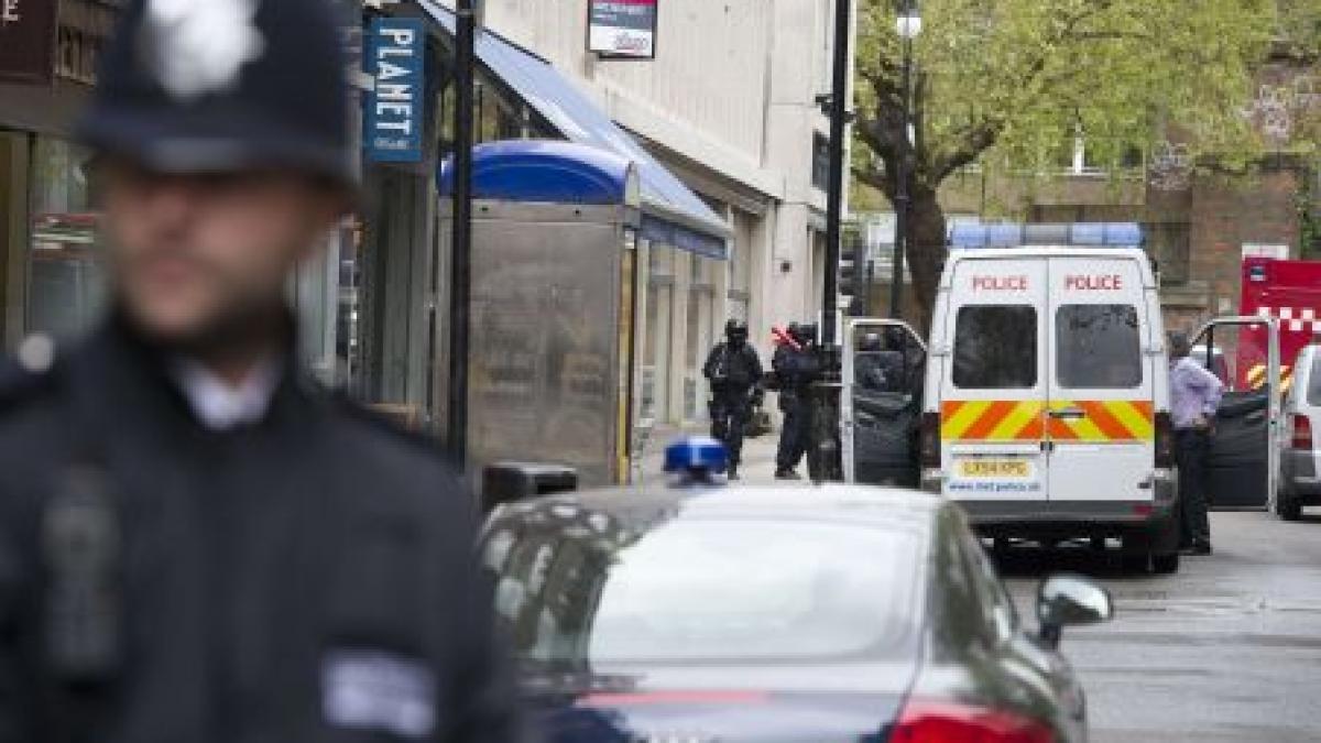 zeci de romani evacuati din centrul londrei de politistii britanici