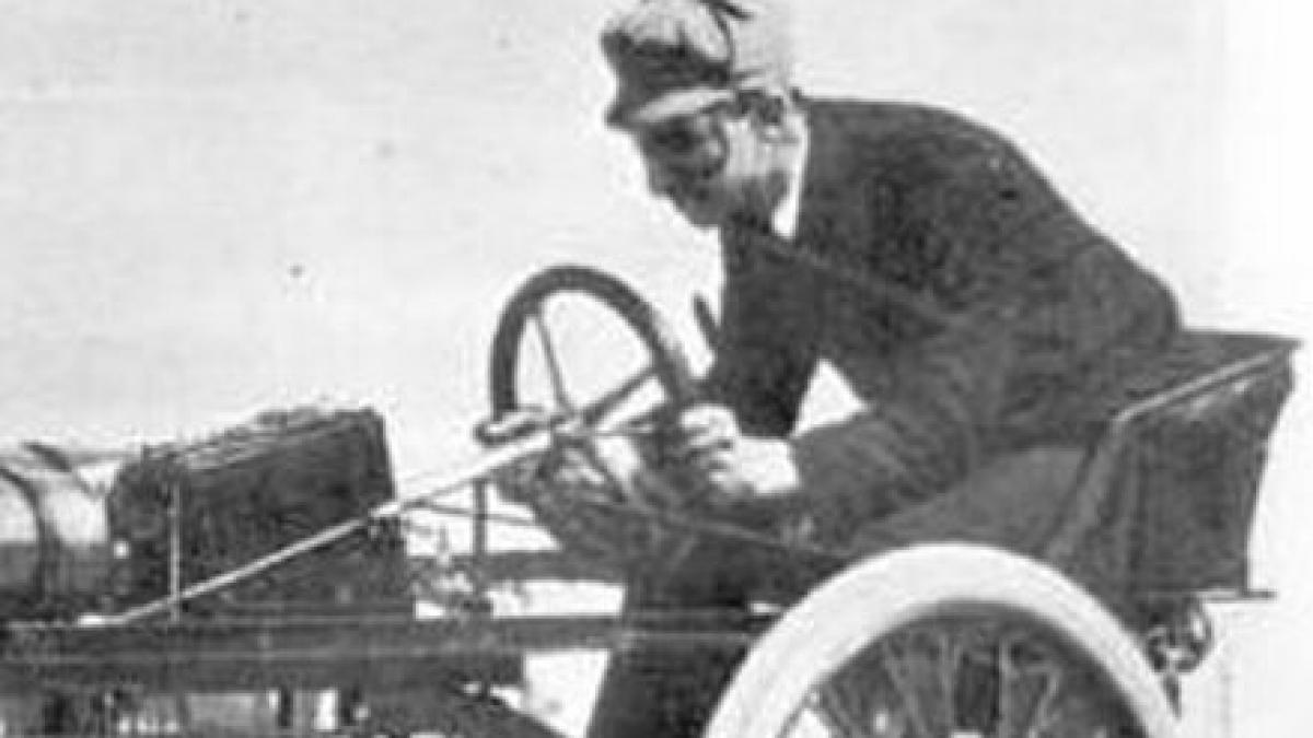 au fost primii si au pus pasiune in munca lor cum arata o masina de curse in 1896