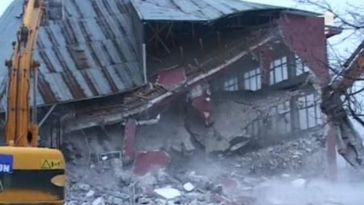 bercea mondial ramane fara palate unul din fiii interlopului a pus la pamant cladirea