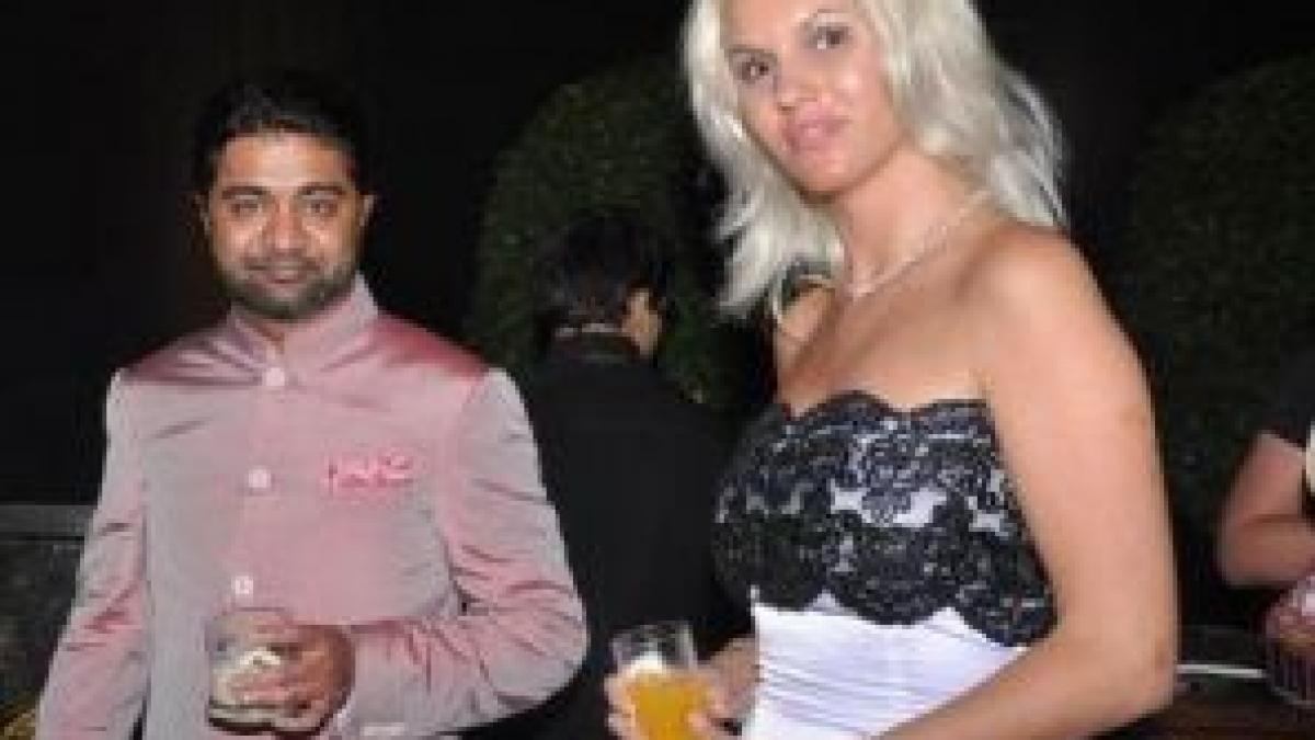 cum a ajuns o romanca sa dirijeze averea celui mai mare traficant de arme din lume