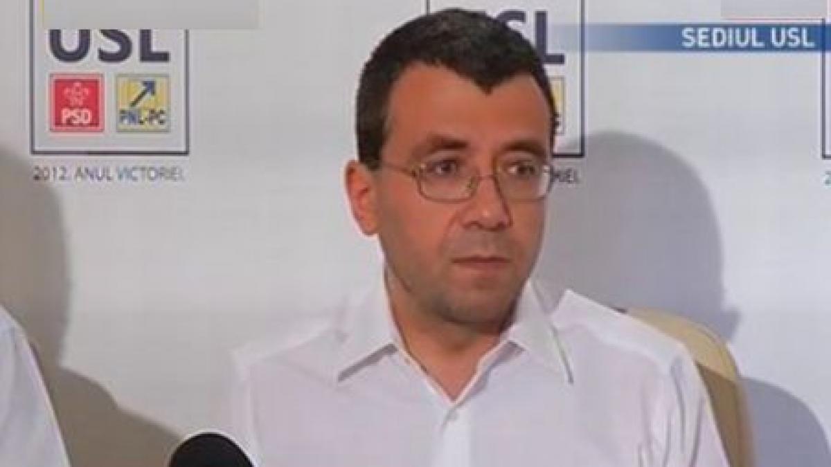 voicu antonescu decide daca promulga legea referendumului sau o retrimite la parlament