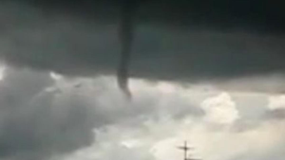 fenomenul periculos care a avut loc la un pas de bucuresti ploiestenii s au rugat ca urgia sa nu