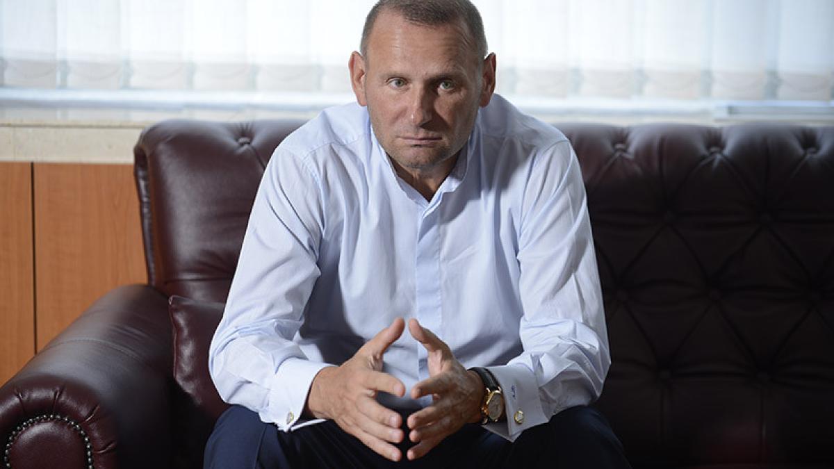 romanul care a castigat 200 000 de euro intr o luna din deprecierea leului