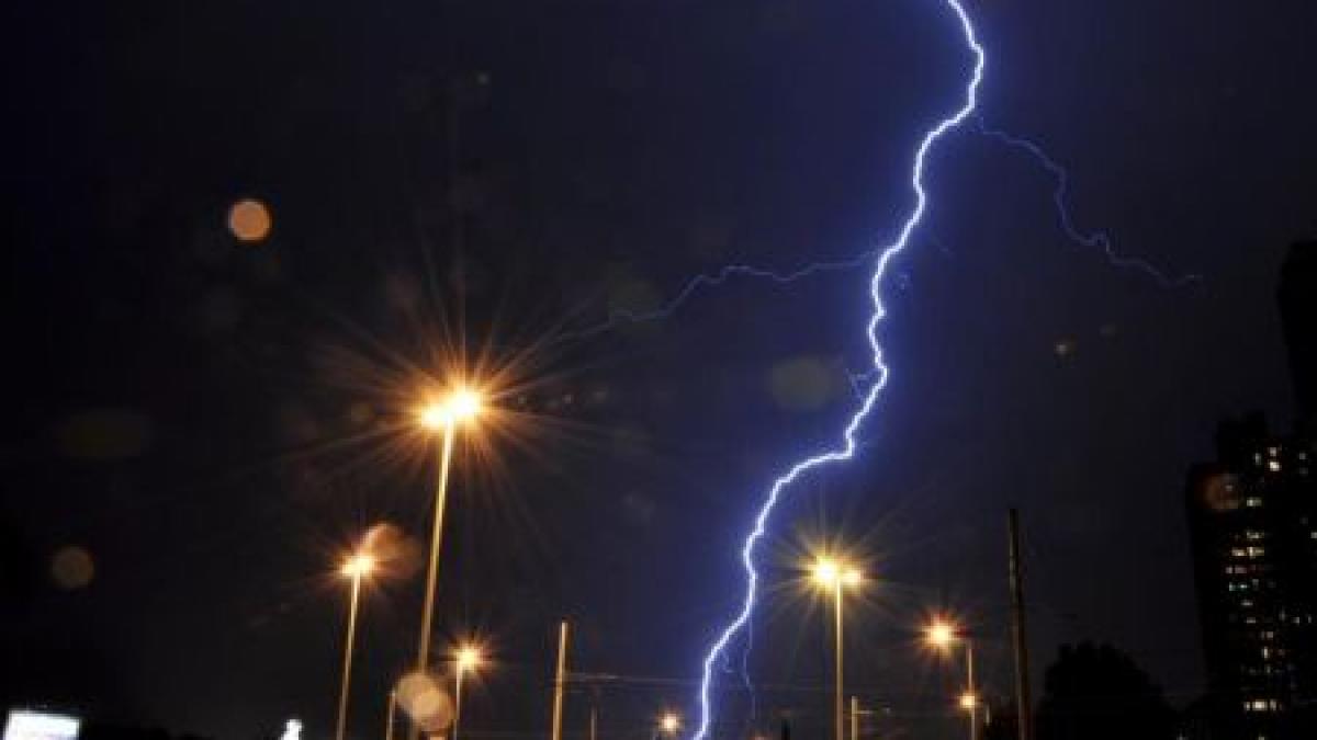 masini distruse culturi compromise si strazi transformate in rauri furtunile au facut ravagii in