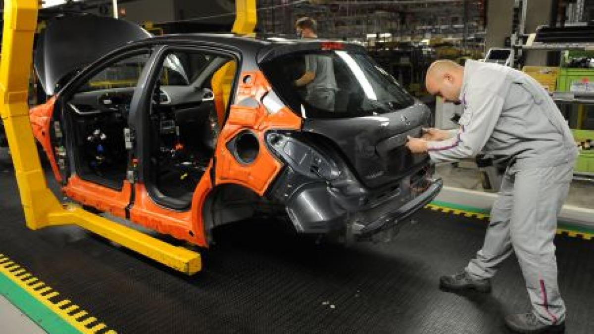 peugeot desfiinteaza 8 000 de posturi si inchide o fabrica din franta