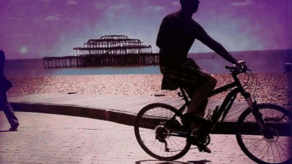 gestul care ne face tara de ras un adolescent german care face turul europei pe bicicleta a fost