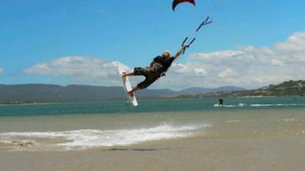 plajele romanesti sunt periculoase o tanara a fost lovita in plin de un turist amator de sporturi