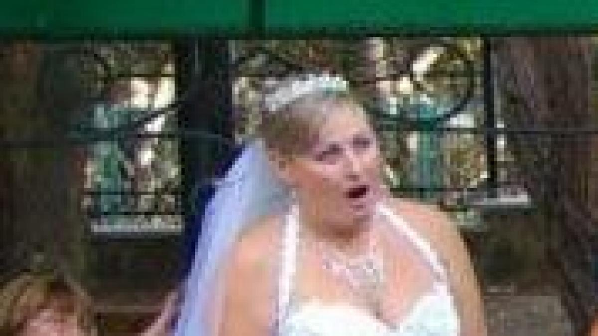 privirea miresei spune tot ce au facut prietenele ei la nunta e de domeniul xxx