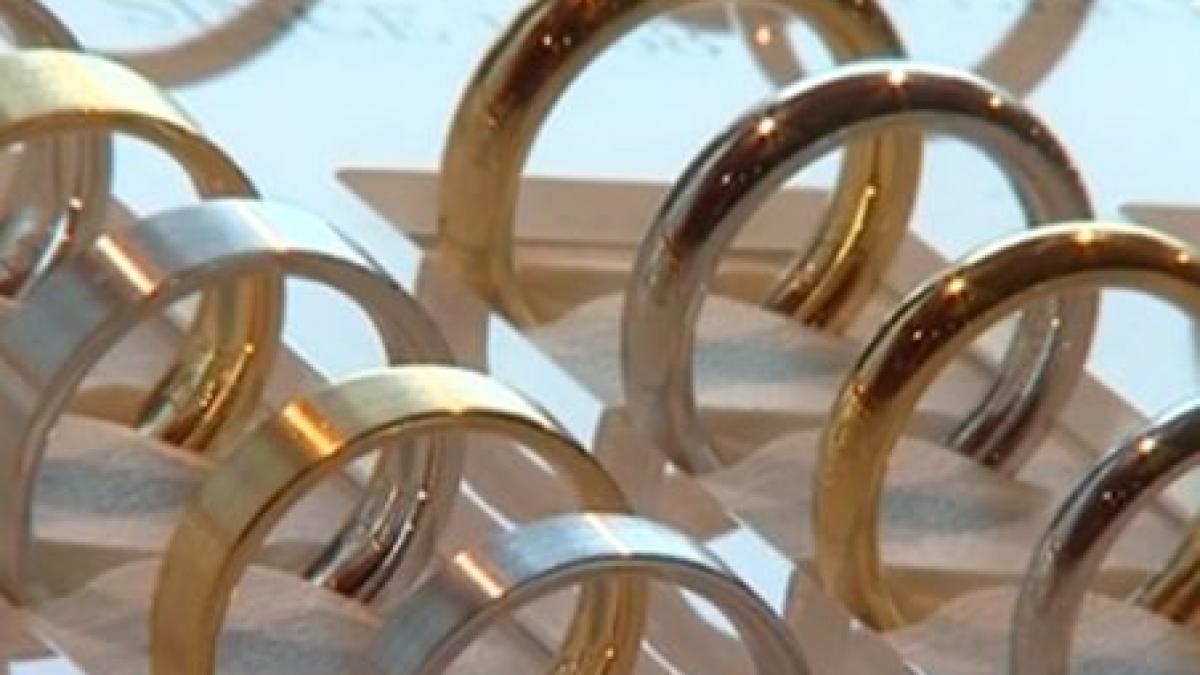 aurul e tot mai pretios vezi cu cat a crescut pretul gramului de la inceputul anului