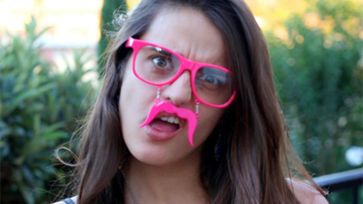 moda noua vara asta vezi cum arata ochelarii cu mustata