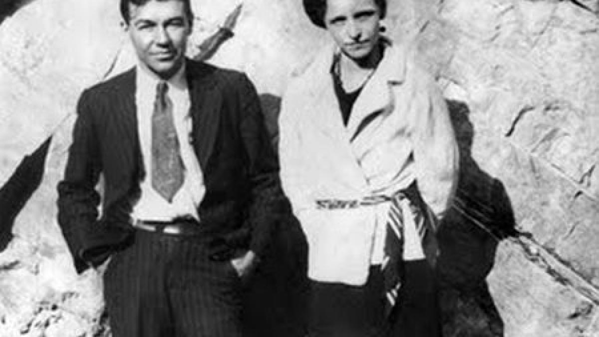 pistoalele banditilor care au scris istorie bonnie si clyde scoase la licitatie in sua