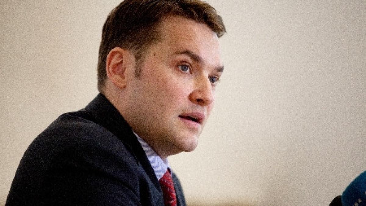 sova traian basescu trebuie sa abandoneze aceasta situatie mincinoasa si ticaloasa