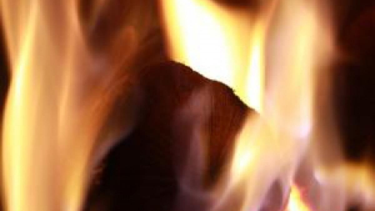 o femeie si a dat foc in filiala partidului rusia unita din novosibirisk a fost spitalizata cu