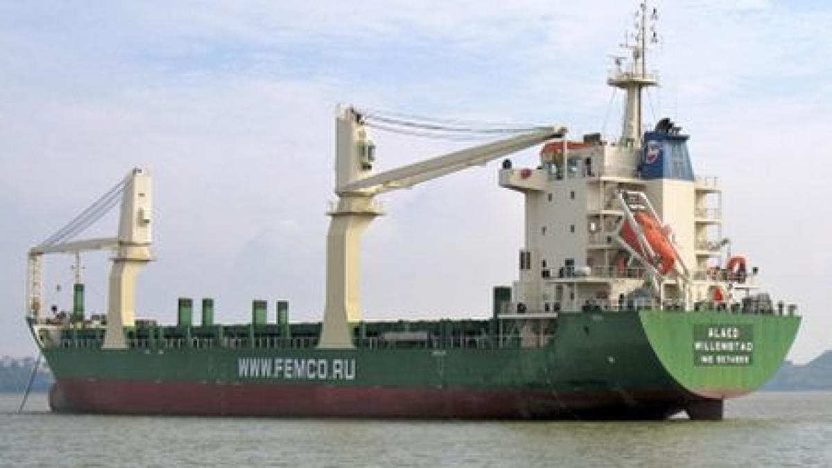 o nava rusa cu incarcatura militara pentru siria si a decuplat sistemul de identificare