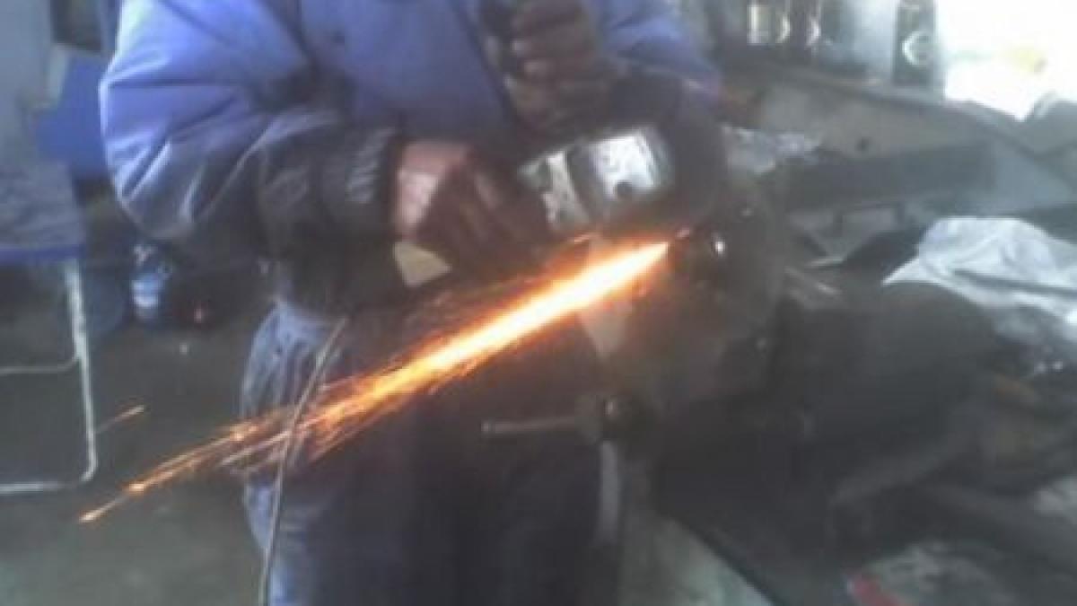 un barbat din vrancea a murit dupa ce si a taiat artera femurala cu flexul