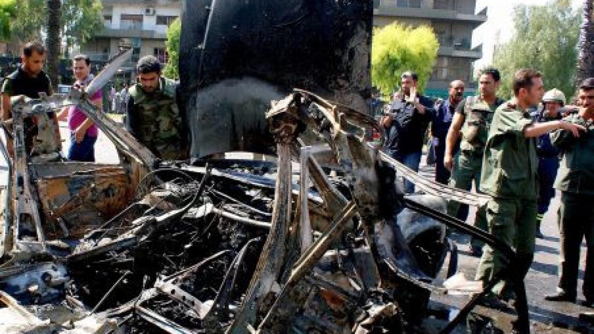 zeci de camioane cu provizii ale nato distruse de o explozie talibanii acuzati de atentat