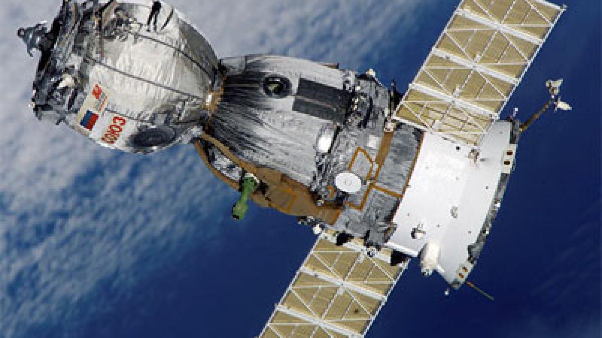 capsula soyuz cu trei astronauti la bord s a conectat la statia spatiala internationala