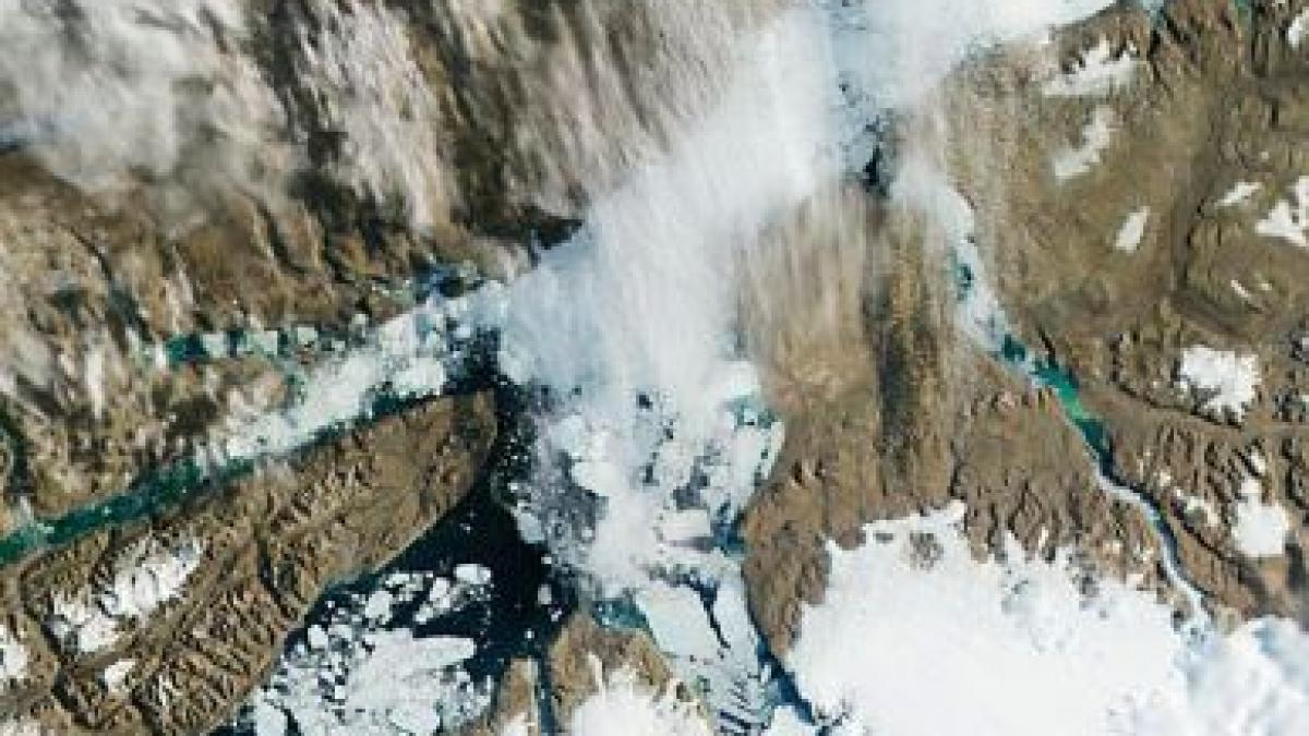 imaginea care arata efectele incalzirii globale un aisberg urias s a desprins din banchiza