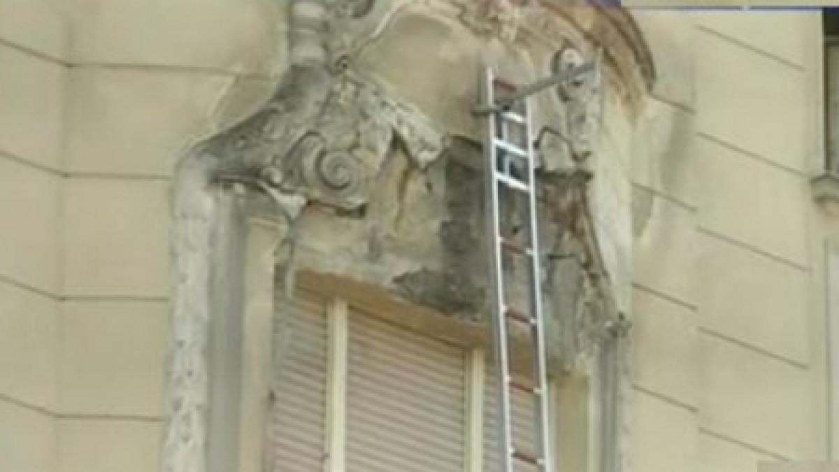 moartea nevazuta de pe strada un om a murit si un altul a fost ranit din cauza unei bucati de