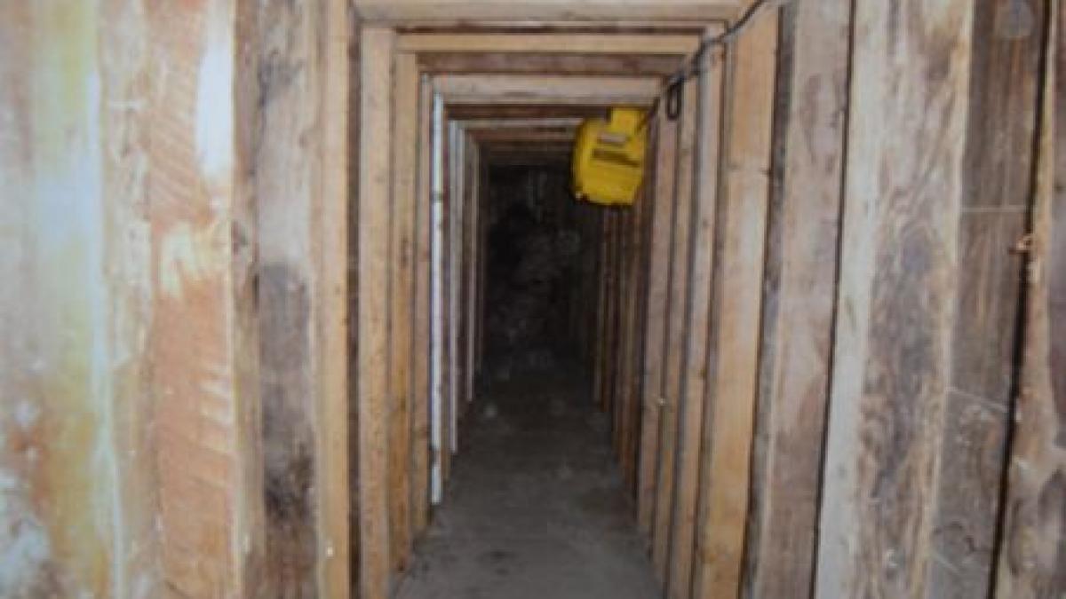 o noua ruta pentru traficantii de persoane un tunel de 700 de metri descoperit de politisti