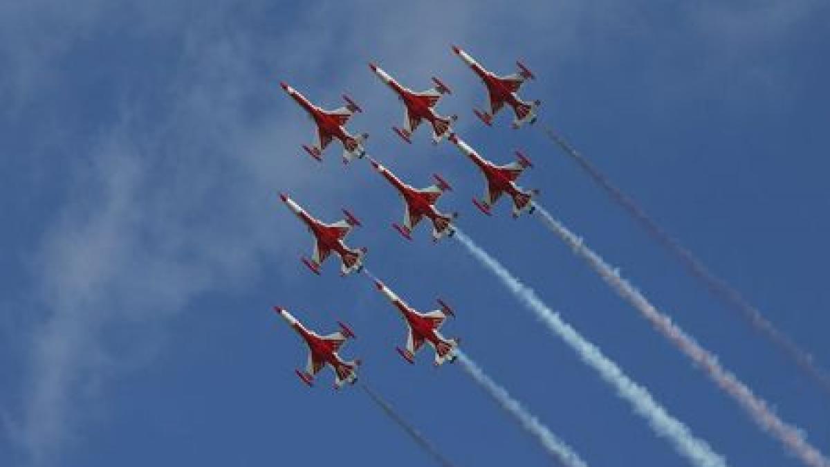 regii cerului au ajuns in romania avioanele supersonice vor face spectacol pe cerul bucurestiului