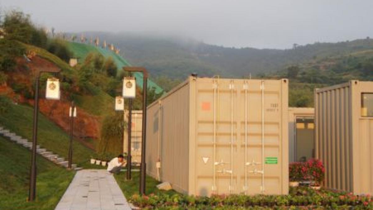 chinezii au inaugurat primul complex hotelier din lume creat exclusiv din containere reciclabile