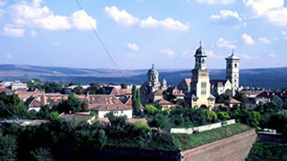 monumentul national care se distruge vazand cu ochii a fost restaurat de mantuiala in urma cu doi