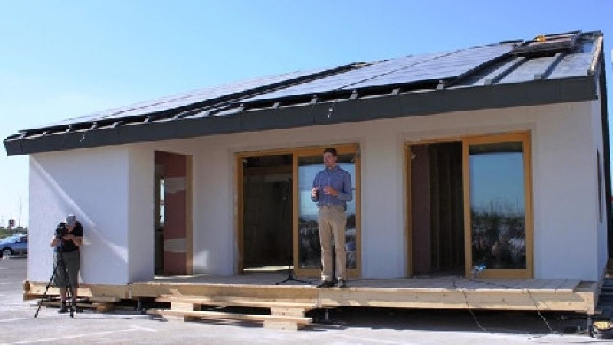 o casa solara construita de studenti romani scoasa la vanzare langa bucuresti cat costa constructia