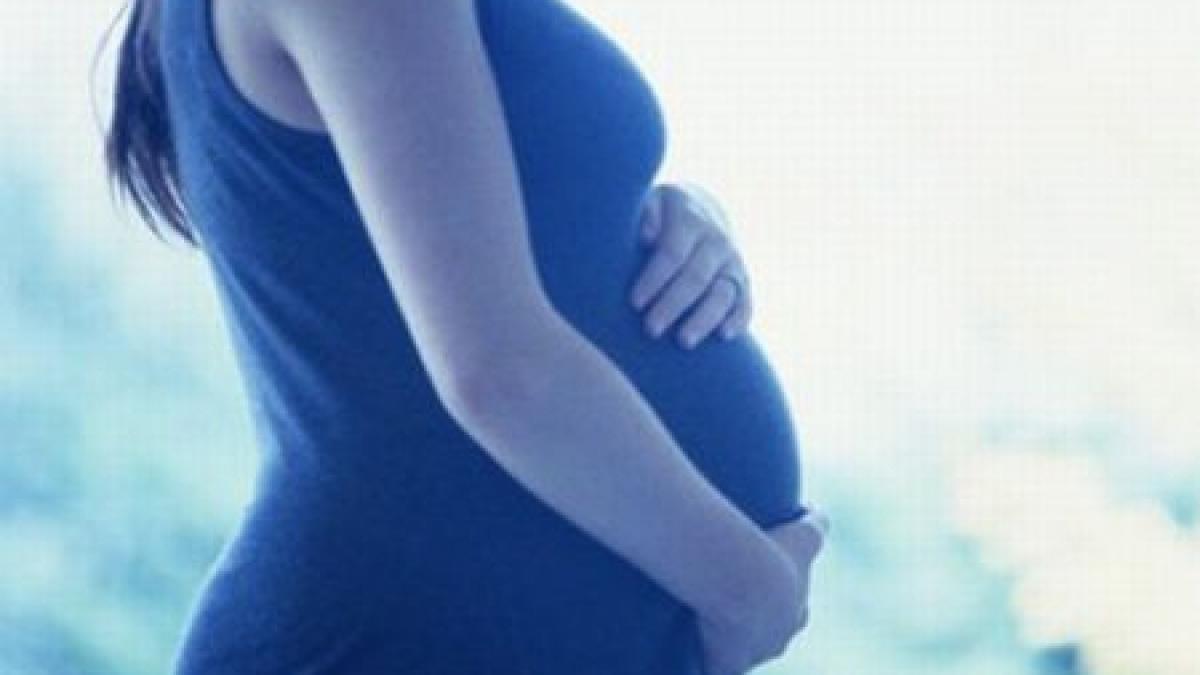 o femeie insarcinata si a vazut moartea cu ochii vezi ce i a iesit din burta