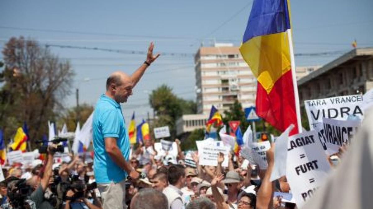 imbranceli si scandal la mitingul pro basescu de la iasi de la ce a pornit totul