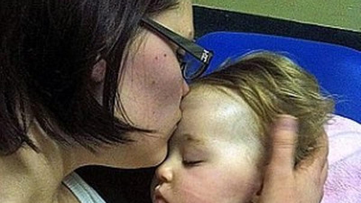 sarutul de adio a eliberat o din ghearele mortii vezi aici povestea emotionanta a unei fetite care