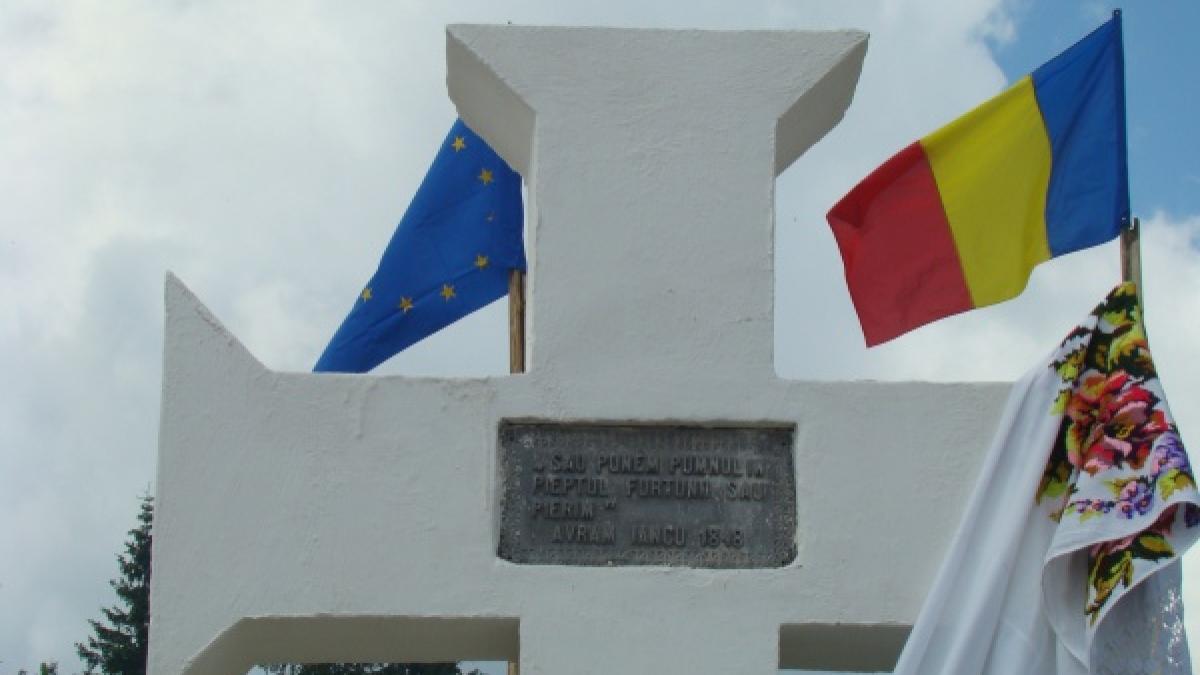 marele pasoptist avram iancu omagiat de mii de moti la crucea iancului de la marisel