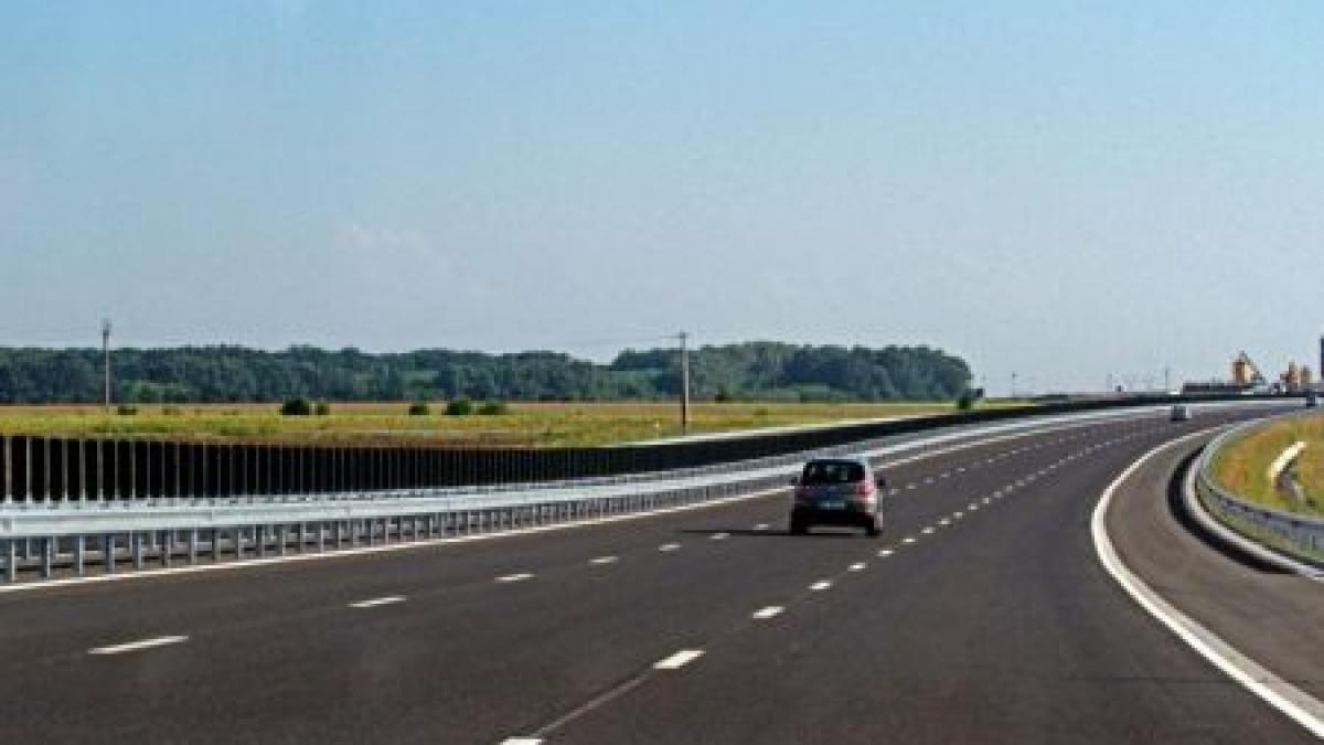 primul incident grav pe a3 o masina a fost distrusa in totalitate dupa ce a luat foc pe autostrada