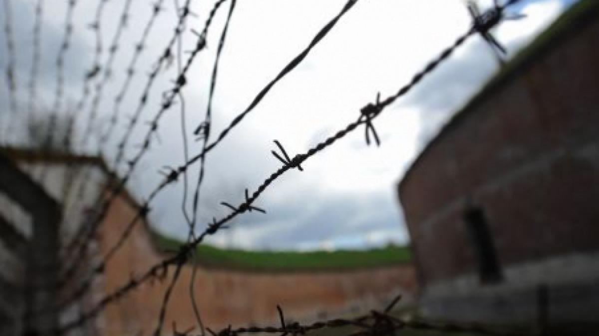 un barbat a evadat din arestul ipj bacau acesta era arestat preventiv pentru furt calificat