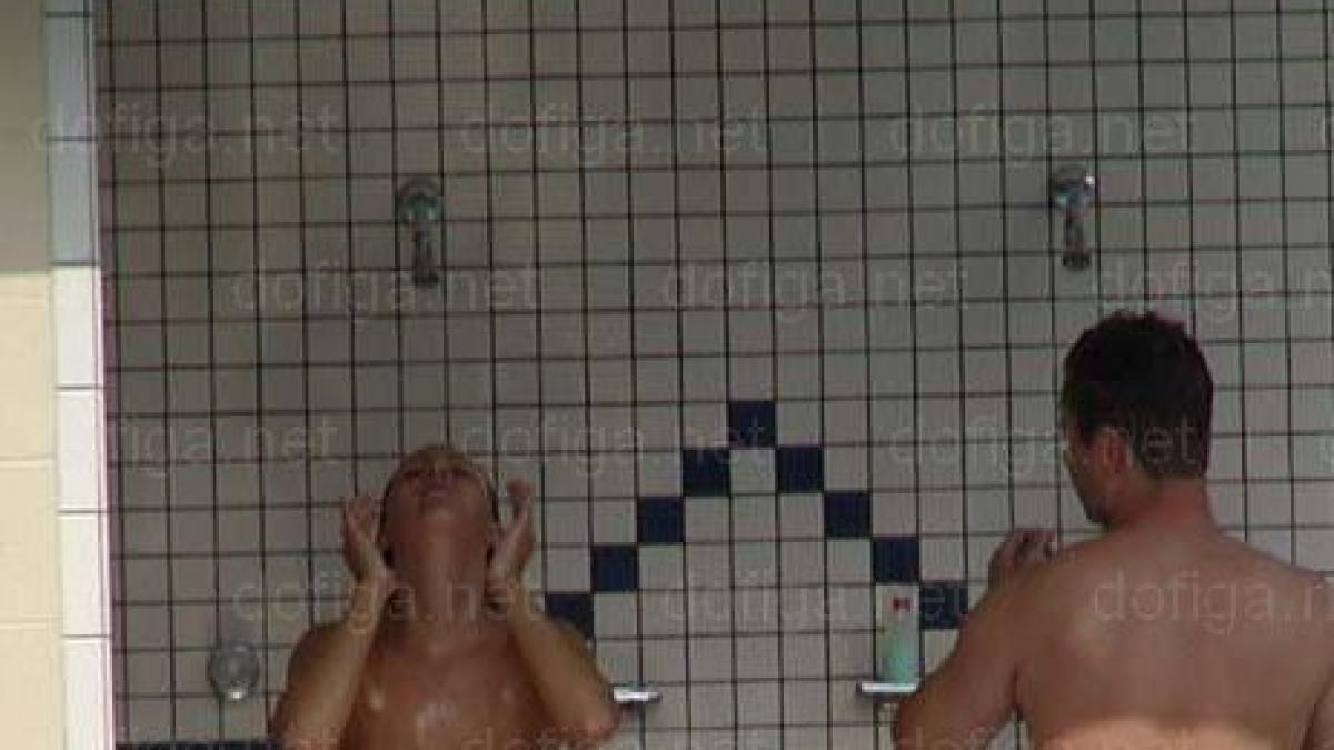 ce a facut aceasta blonda la piscina dupa o zi de plaja barbatii s au uitat la ea apoi la ei in