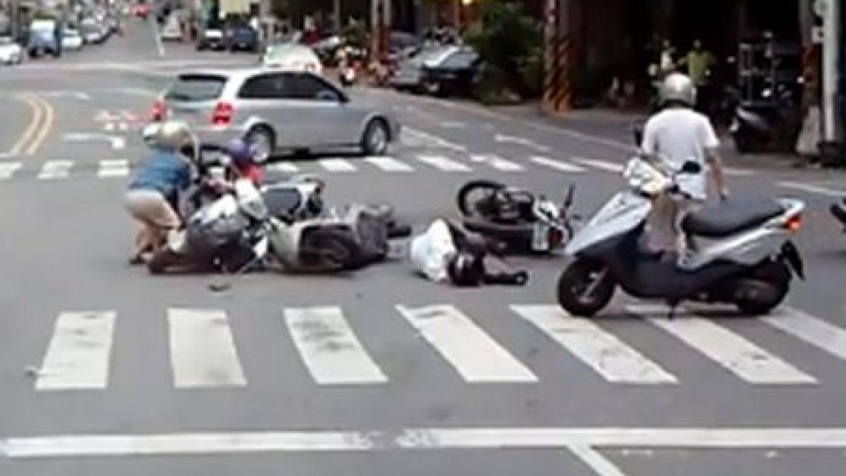 i a lovit si i a facut invizibili victimele unui accident ignorate inclusiv de o ambulanta