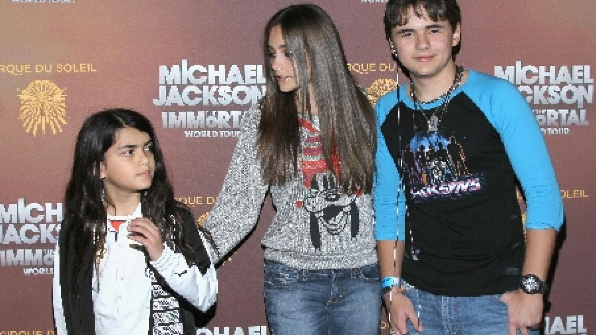 copiii lui michael jackson incredintati nepotului tj dupa disparitia bunicii lor