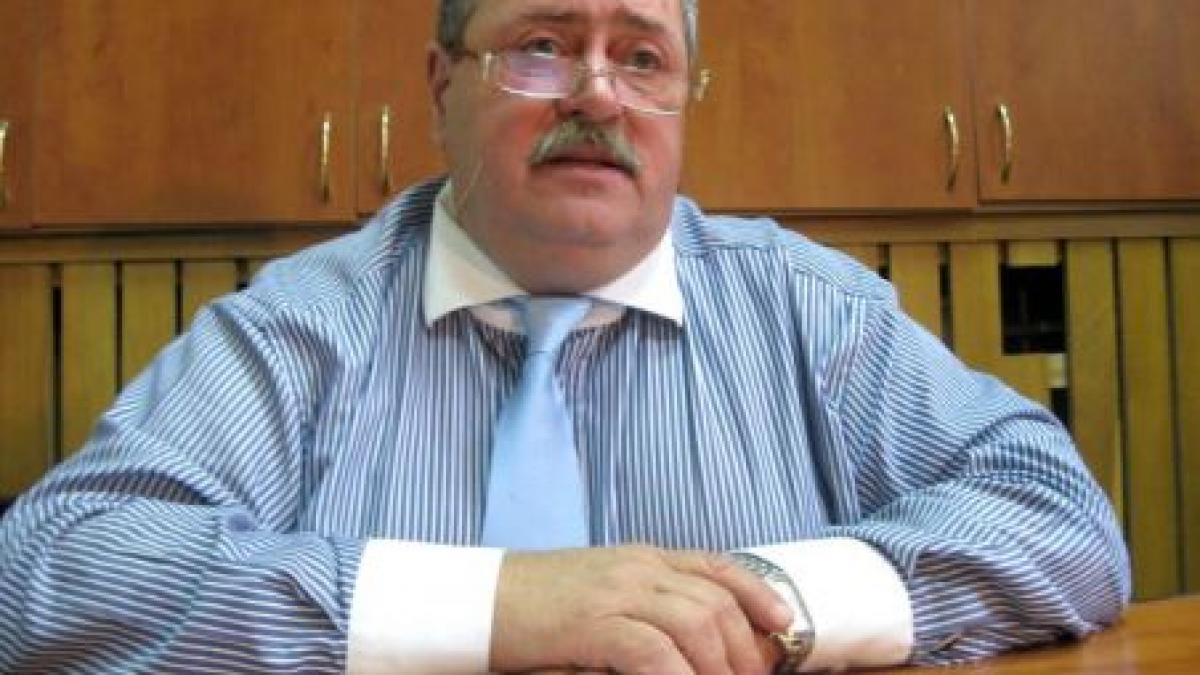 senatorul cezar magureanu are interdictie de a parasi tara