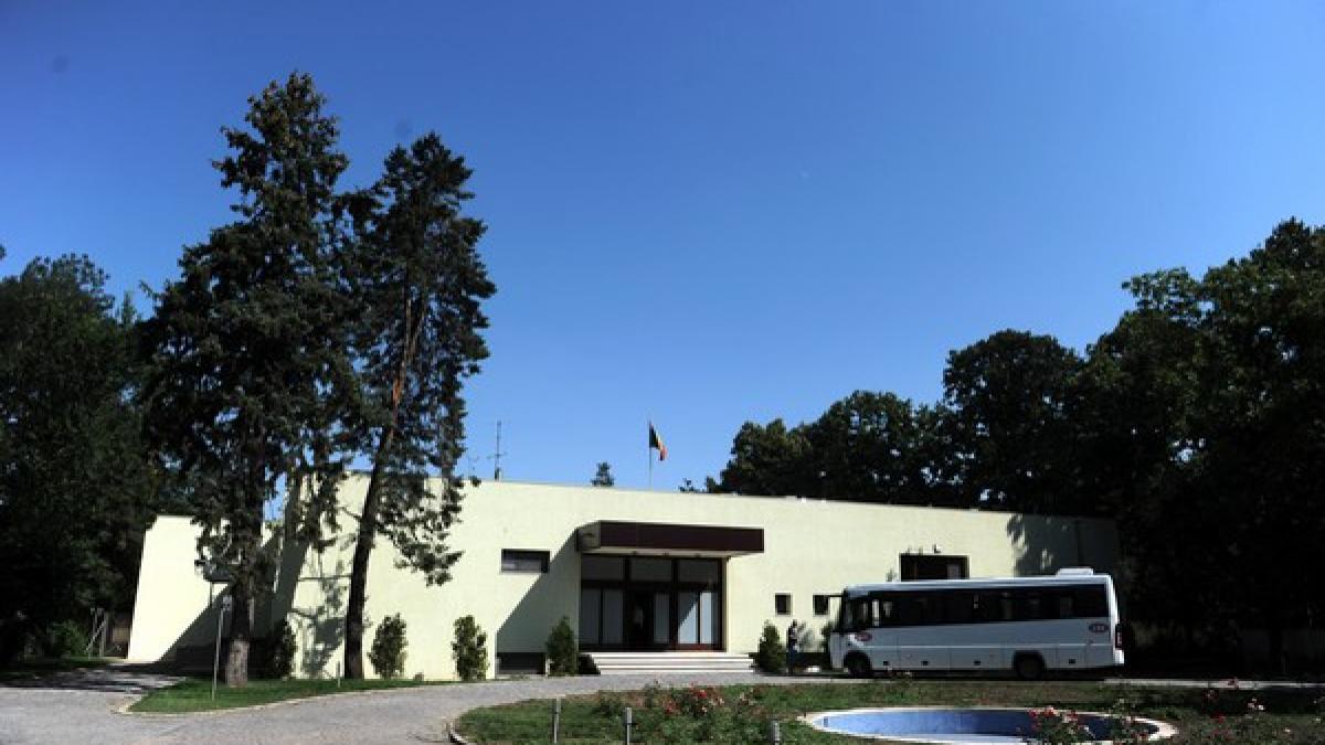 traian basescu bugetarul paradoxului a propovaduit austeritatea dar e mereu inconjurat de lux