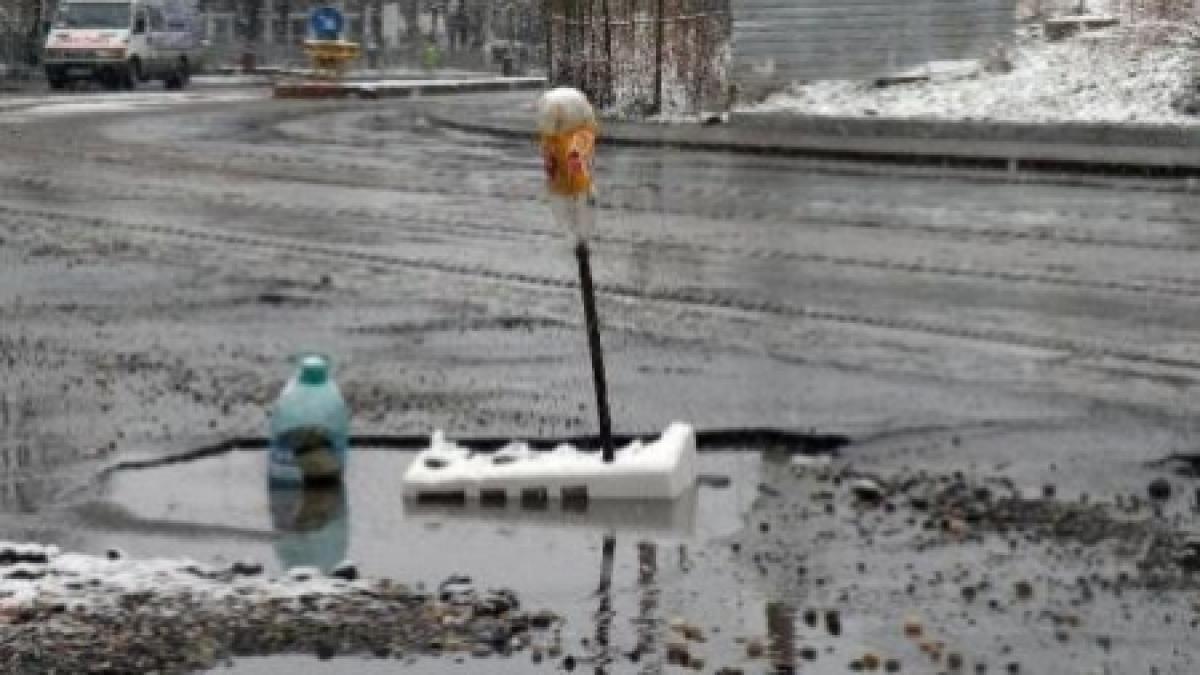 asfaltarile pe ploaie aduse la stadiu de arta autoritatile promit sa ancheteze cazurile