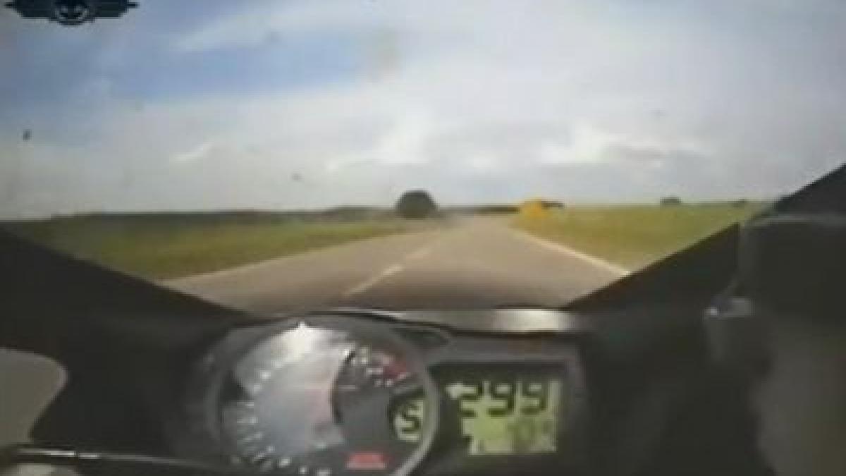 ca un avion in decolare inconstienta sora cu moartea la 299 km h si prostie 100 pentru ca a postat