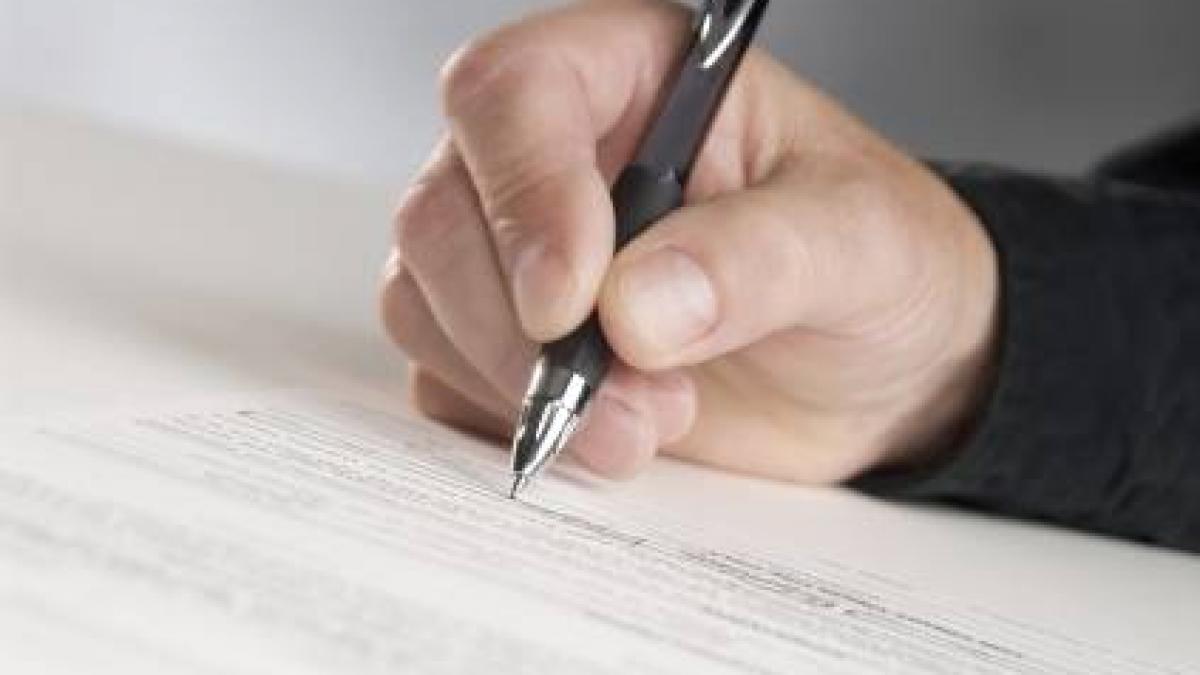 fostii secretari de stat sunt acuzati de nereguli in proiectul agentiei de cadastru si publicitate