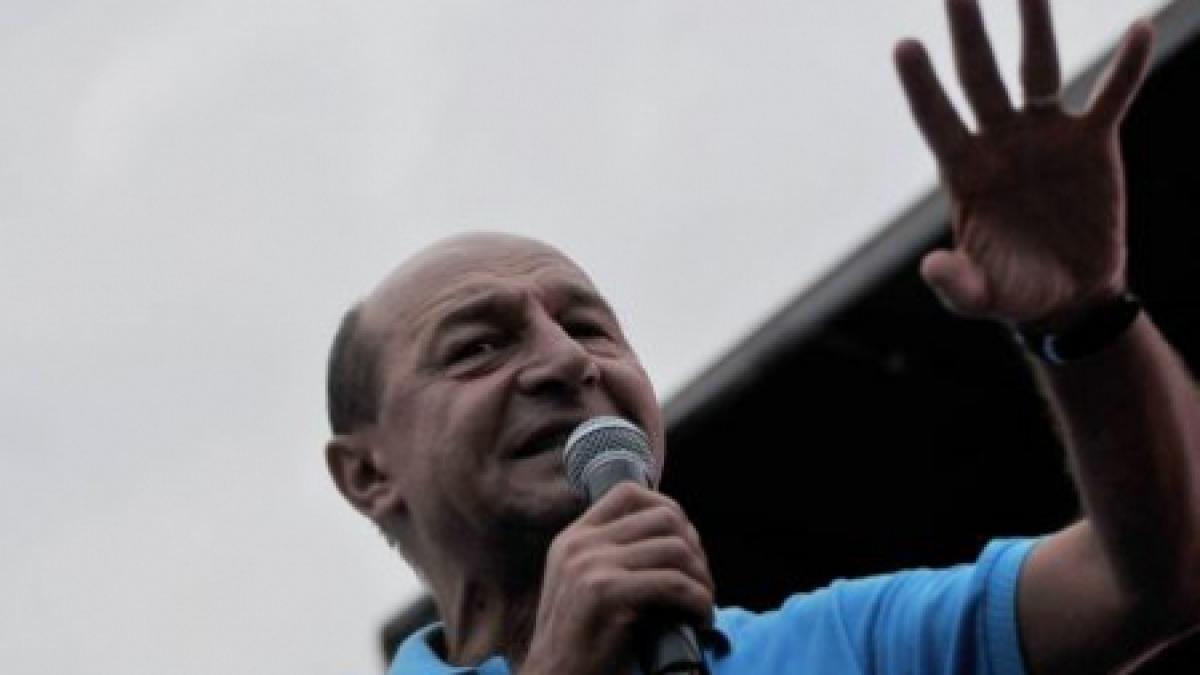 Băsescu a plecat de la sediul său de campanie: Mă duc la sediul PDL