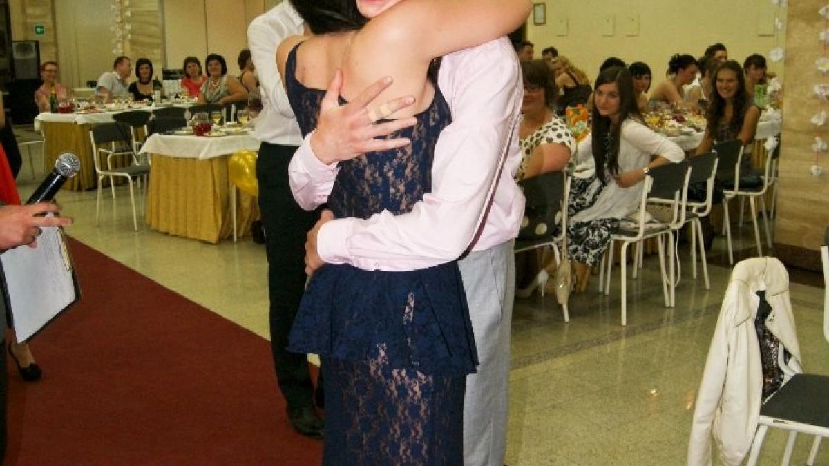 daca ar fi fost in romania ar fi fost exmatriculata cum s a imbracat o eleva la petrecerea de