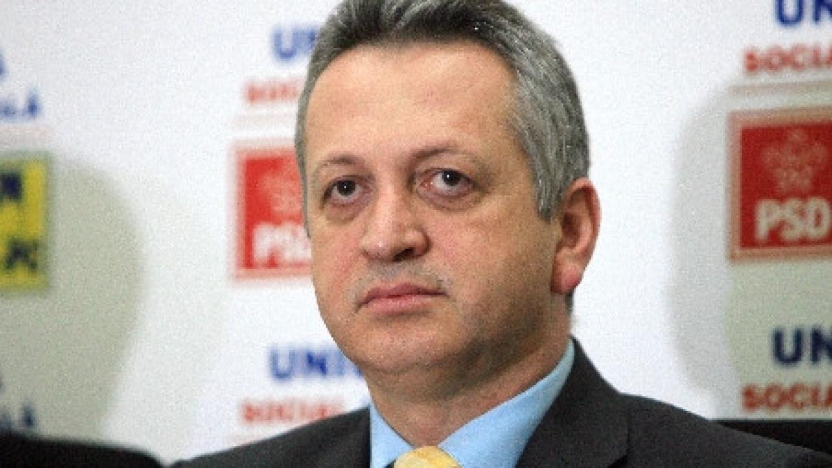 relu fenechiu basescu joaca un teatru sinistru prezenta finala va fi 52