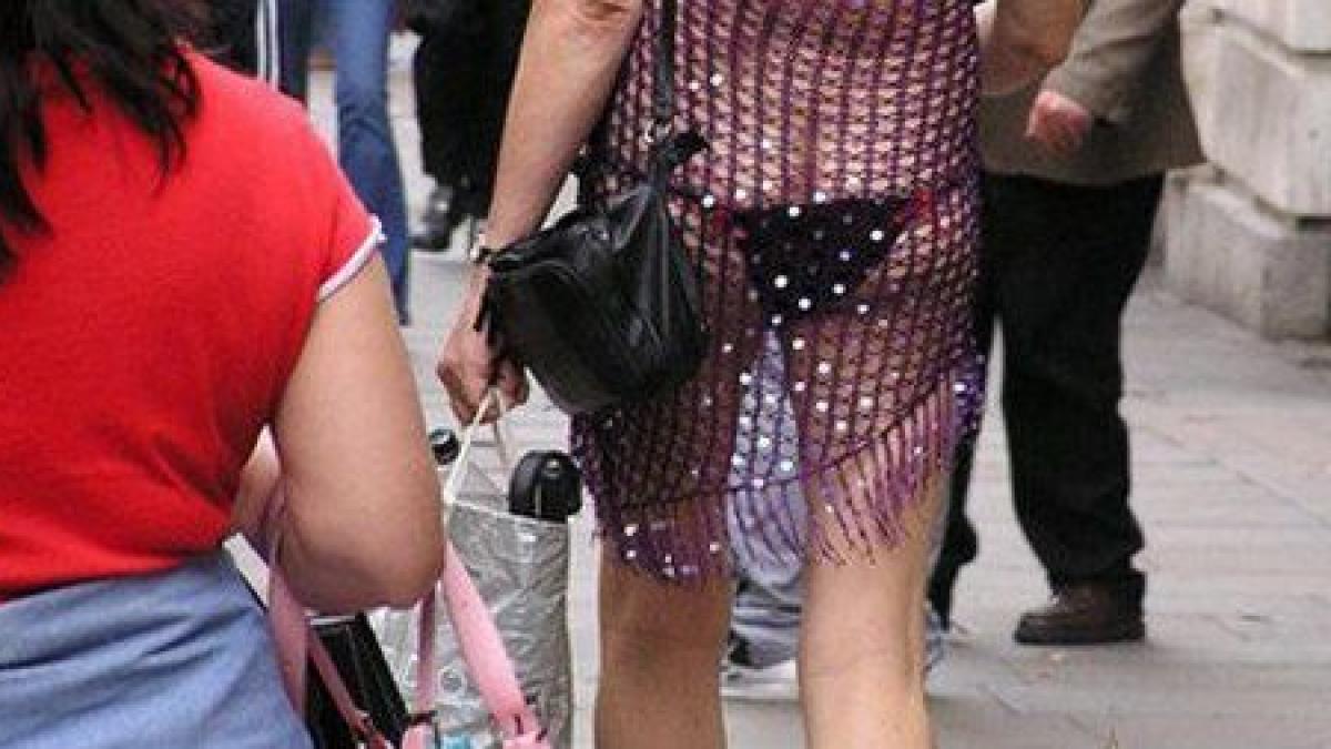 daca ai curaj sa te uiti la fata ei vei intelege de ce lumea se oprea in loc atunci cand trecea pe