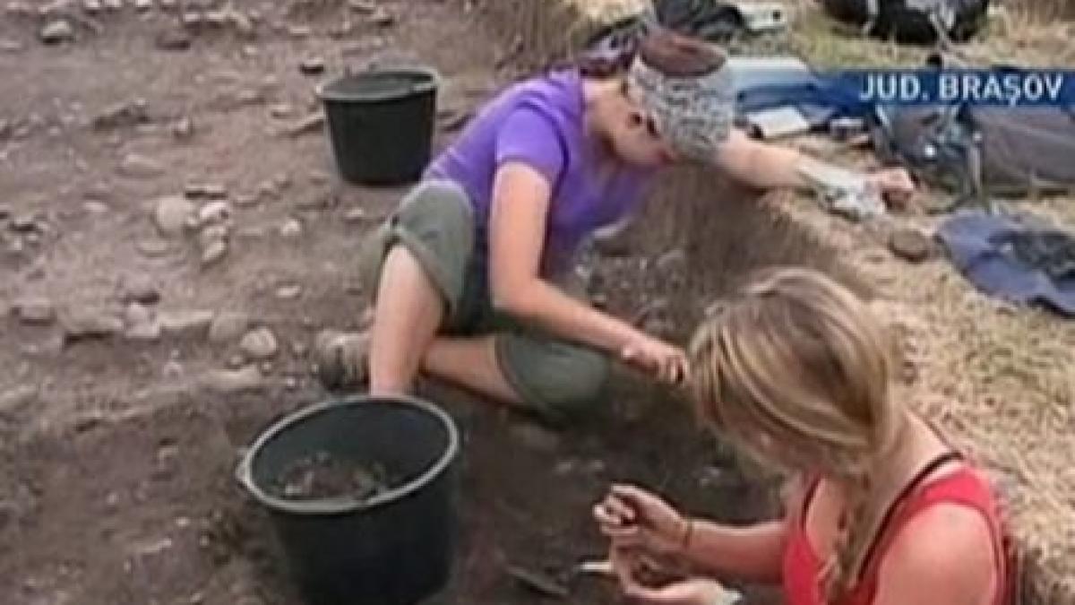 comori nebanuite in pamantul din rasnov arheologii au gasit mai multe monede si artefacte romane