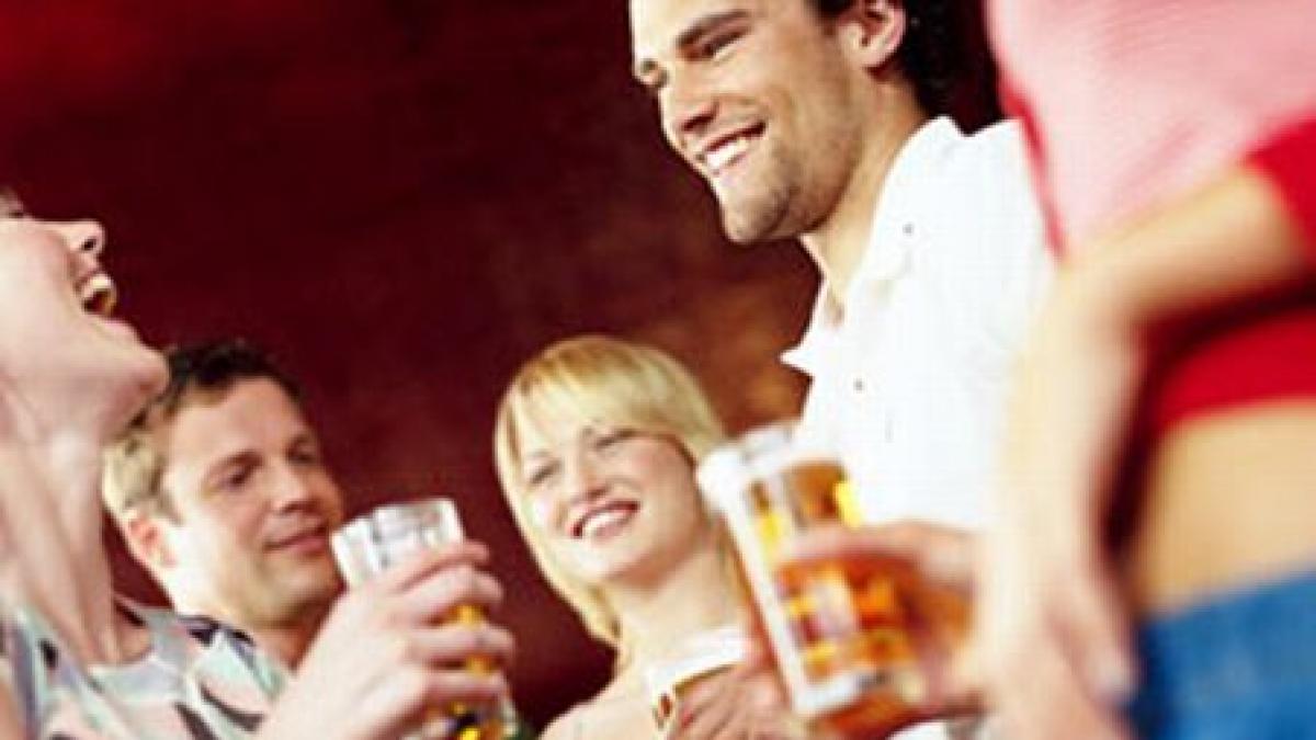 alcoolul ii face pe oameni sa se creada mai atragatori vezi studiul care arata ca si ideea de a bea